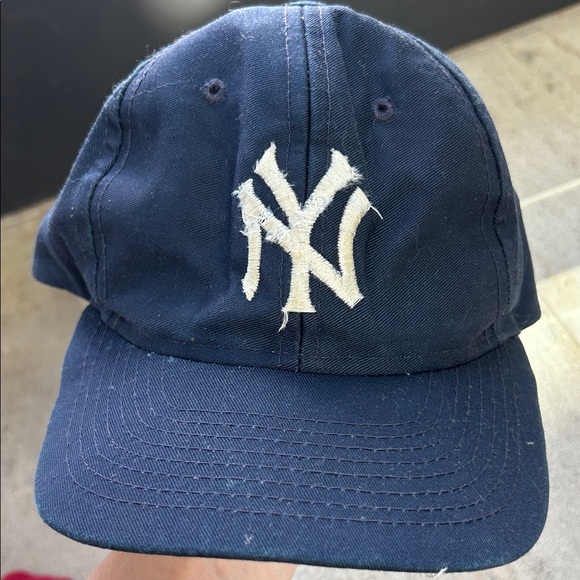 Distressed Vintage NY YANKEES Navy Blue SnapBack Cap - Picture 1 of 5